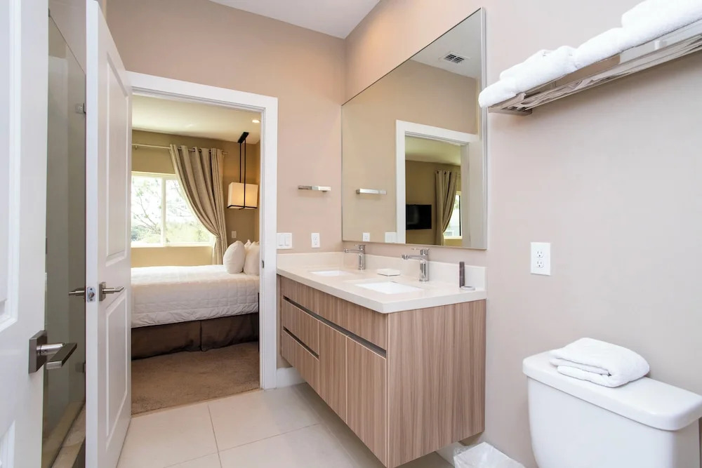 Luxury 4 Bedroom Home @ Magic Village Resort 7487