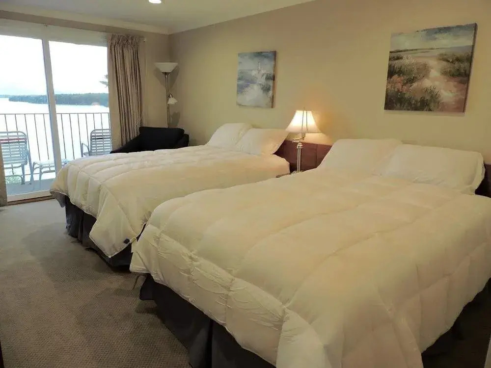 Belknap Point Inn