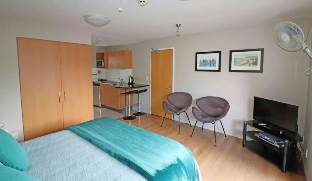 Sumner Bay Motel
