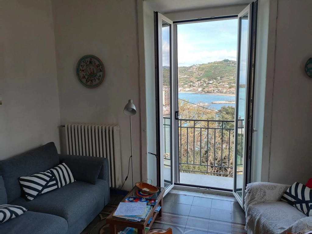 Panoramic Apartment in Villa on The Beach, In Center