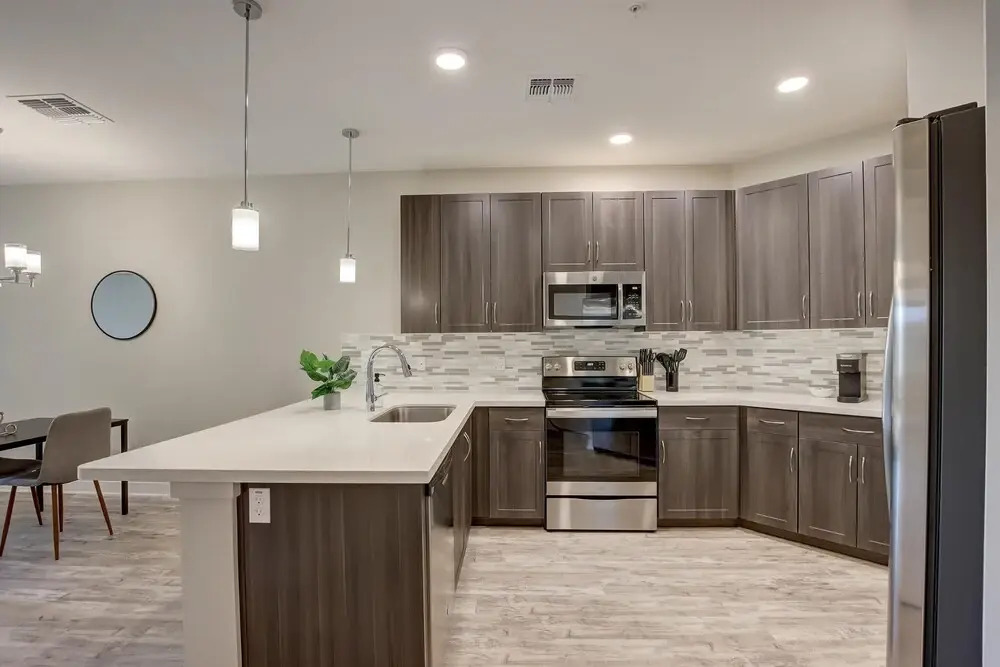 FRONTDESK Montreux Apts Northeast Phoenix