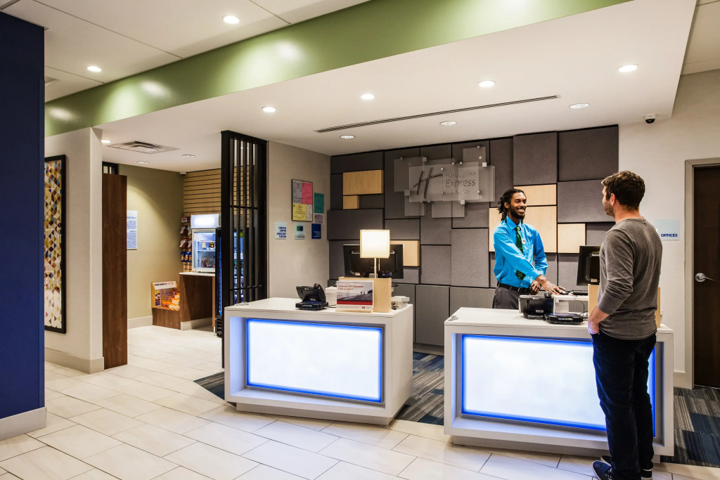 Holiday Inn Express & Suites Lexington Park California by IHG