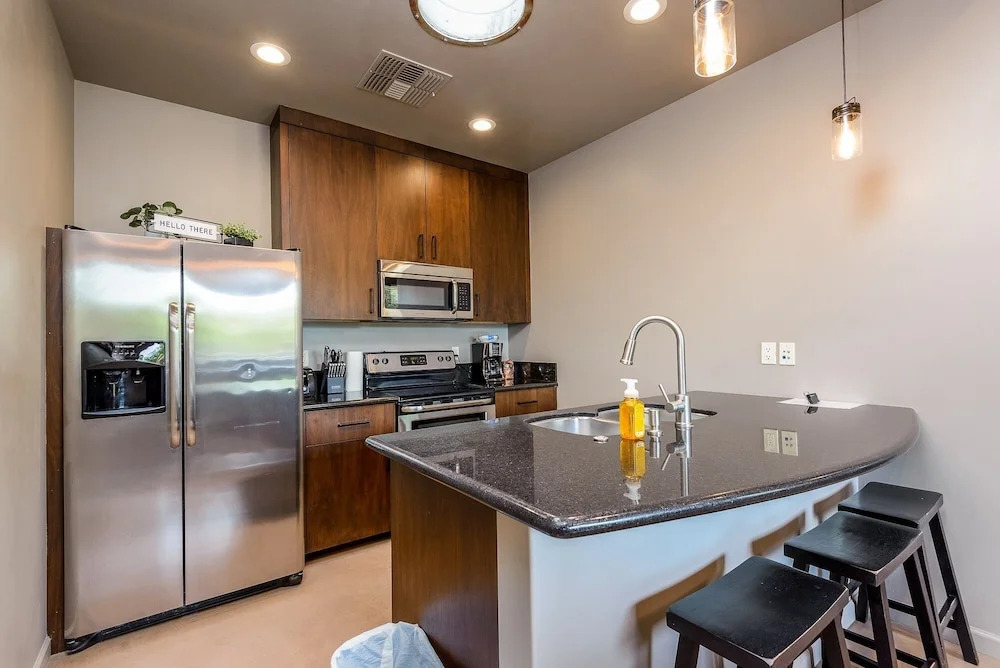 Lone Mountain Casita 1 Bedroom Home by RedAwning