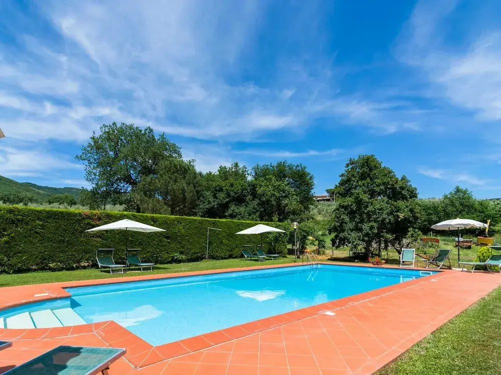 Charm farmhouse with pool