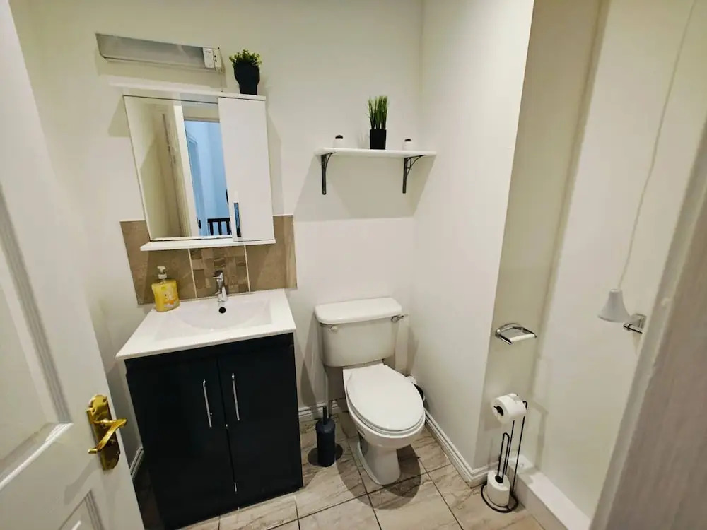 4BR Modern Ormeau House