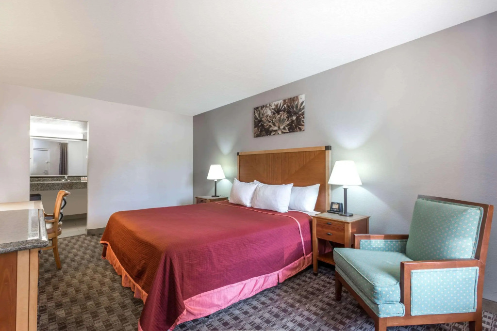 Howard Johnson Scottsdale