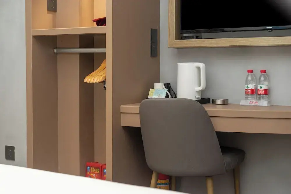 Trendy Romantic Hotel Guangzhou Panyu Qiaonan Aoyuan Plaza Branch