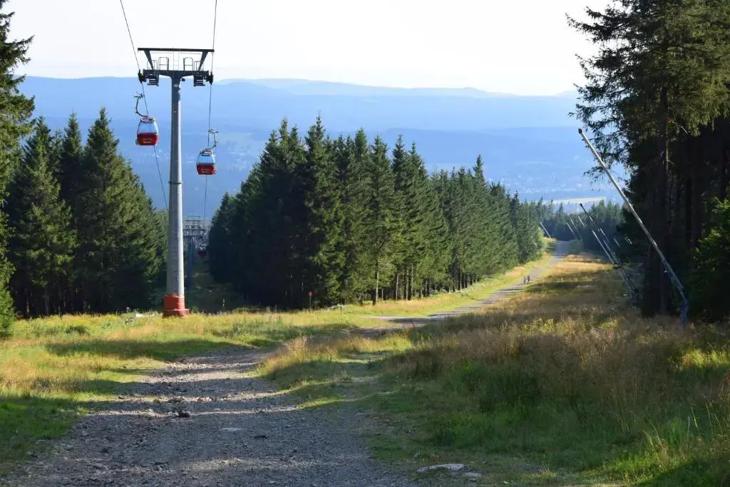 Hexe I - mit Blick auf den Wurmberg