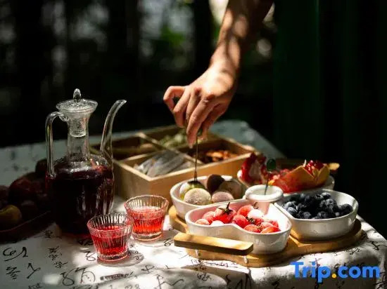 Floral Hotel· Suye Hot Spring Panoramic Hotel (Tengchong Heshun Ancient Town Store)