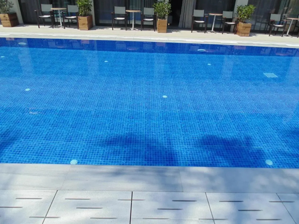 Paradise Hotel & Bar