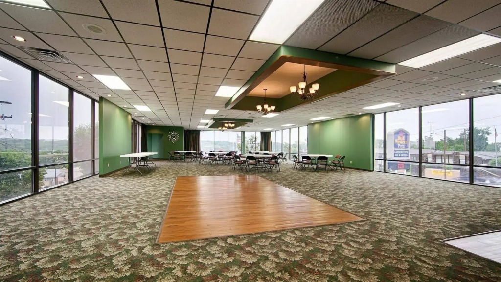 Best Western Plus Landing View Inn & Suites