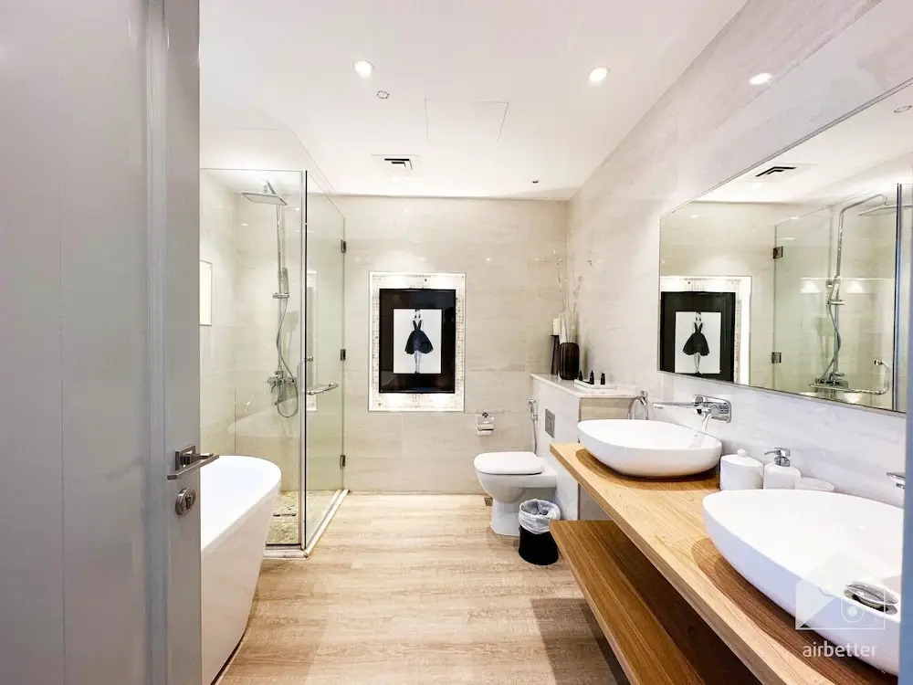 Luxurious Apartment With Iconic Burj View