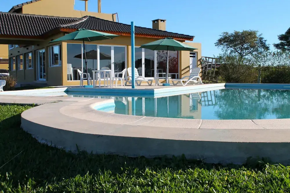Brisas del Lago Apart y Hotel
