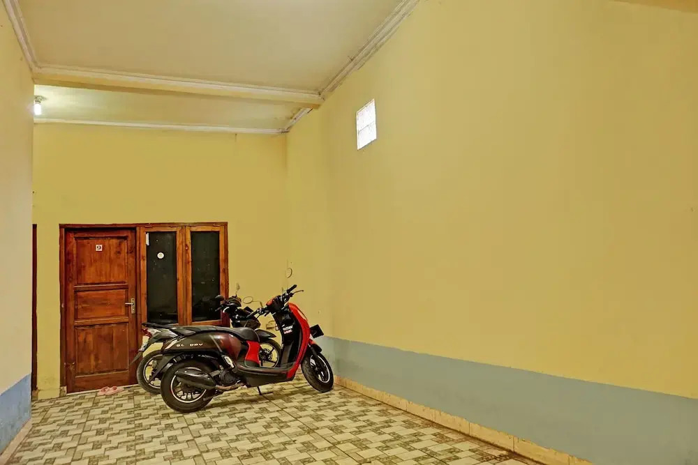OYO Life  92936 Kost Teteh Erni Karawang