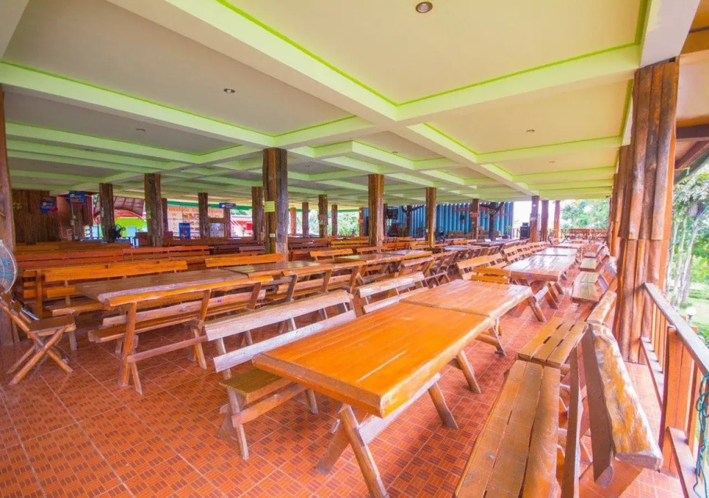 Land Breeze Resort & Hotel Pakchong