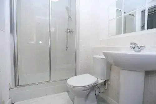 Lovely 2 bed 2 toilet Hill House river view apartment