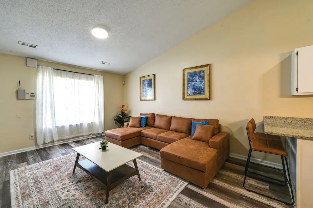 Easy ECU Access: Modern Home w/ Patio!