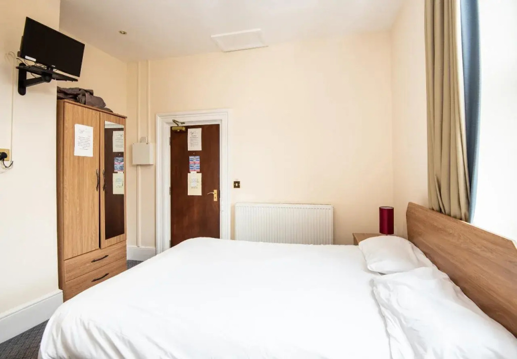 OYO The White Hart Inn