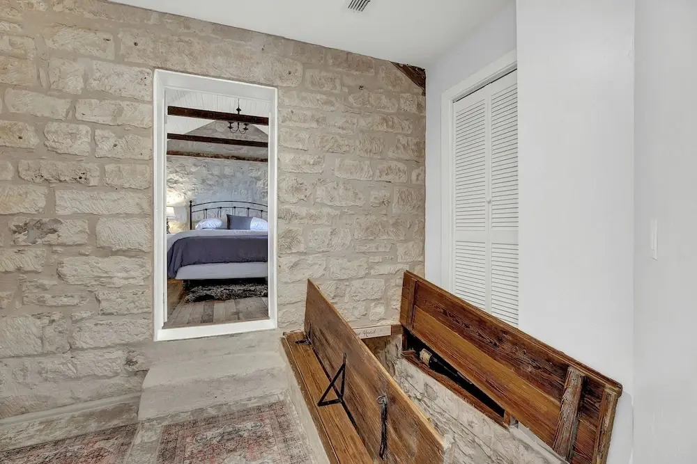 New! Luxurious Home 1blk to Main W/wine Cellar