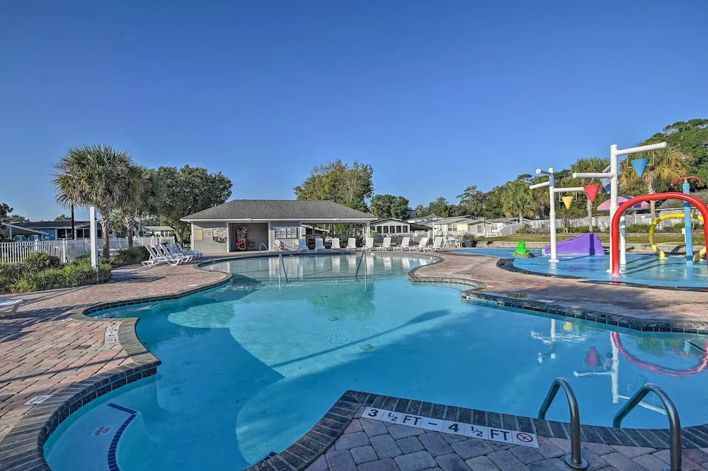 Resort Home ~ 1 Mi to Myrtle Beach Access!