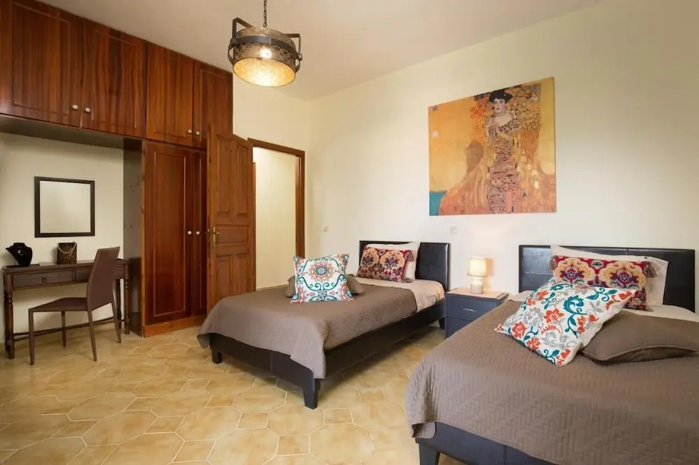The Four Seasons House City Villa with Pool