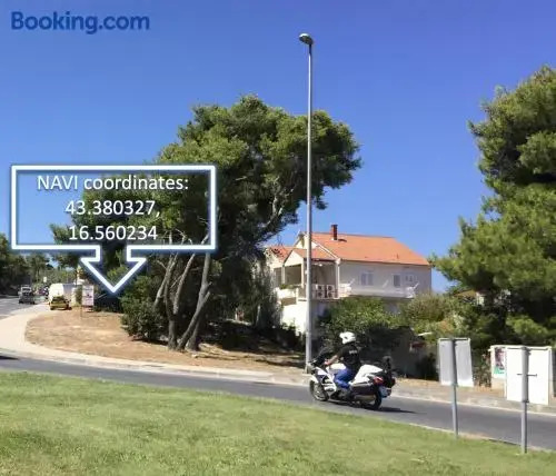 Villa Radoš - 4 Sterne, 3 Apartments für maximal 18 Gäste