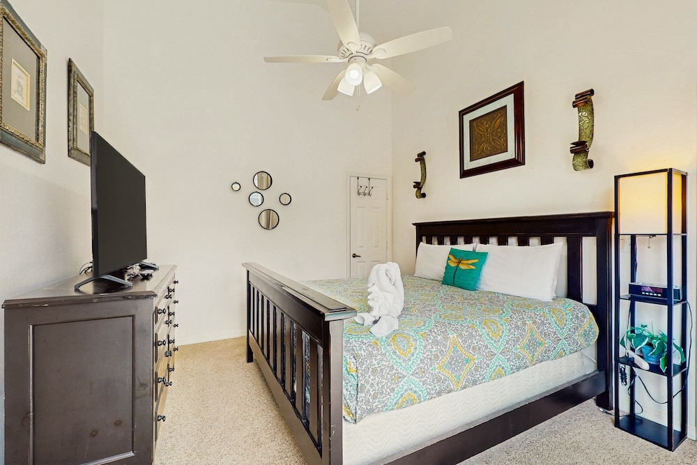 Home in Gated Community W/private Heated Pool, air Hockey, Tennis, Clubhouse