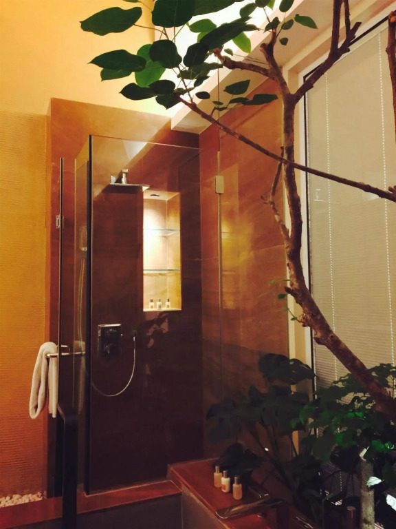 Homa Moon Lake Hotel