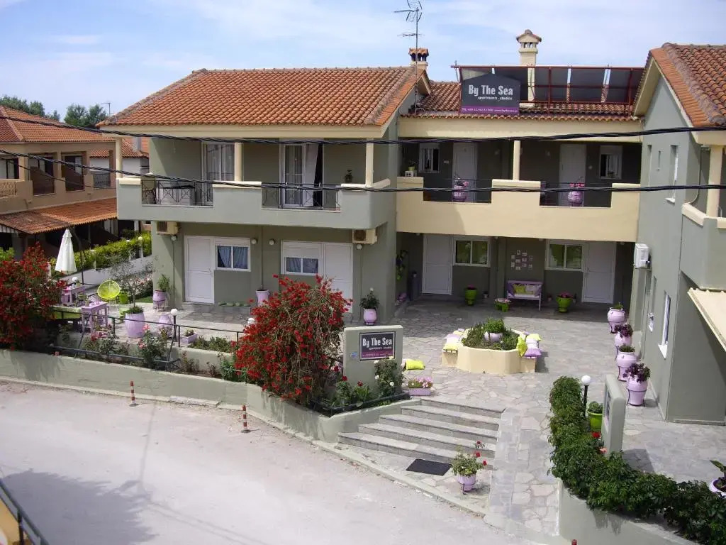 By the Sea Apartments-studios
