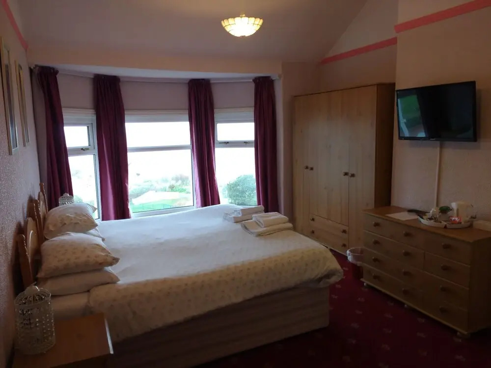 Wavecrest Lodge