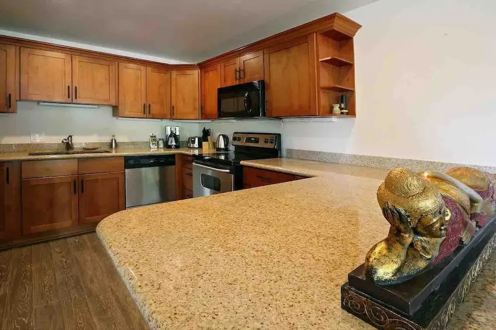 2141 IliIli Rd - 14 Br Villa
