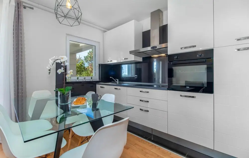 Amazing Apartment in Dramalj With 2 Bedrooms and Wifi