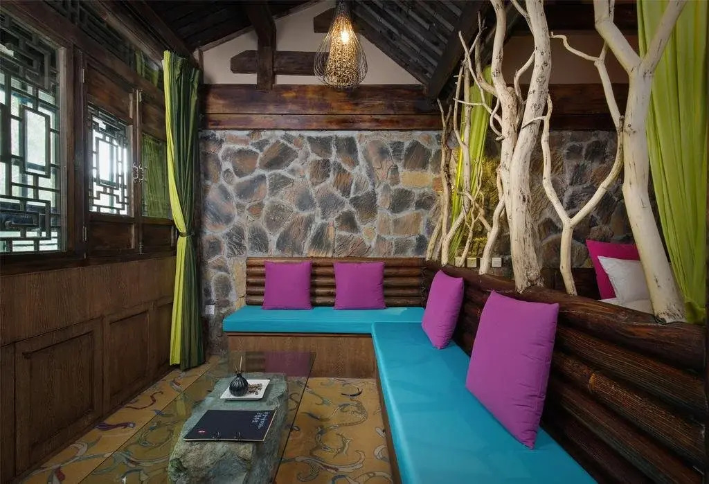 Blossom Hill Inn - Joyland