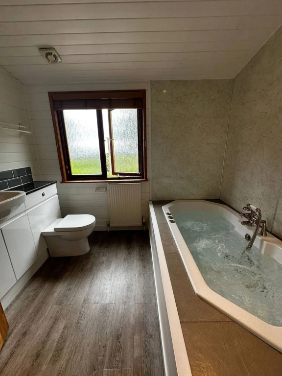 Serene Watermouth Cabin Retreat With Hot Tub & Stunning Coastal Views