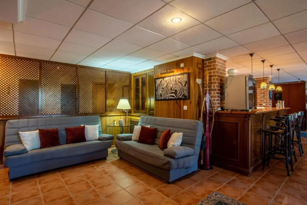 9 Bedroom 5 Star Luxury Villa & Heated Pool for 5 to 28 Guests near Alicante