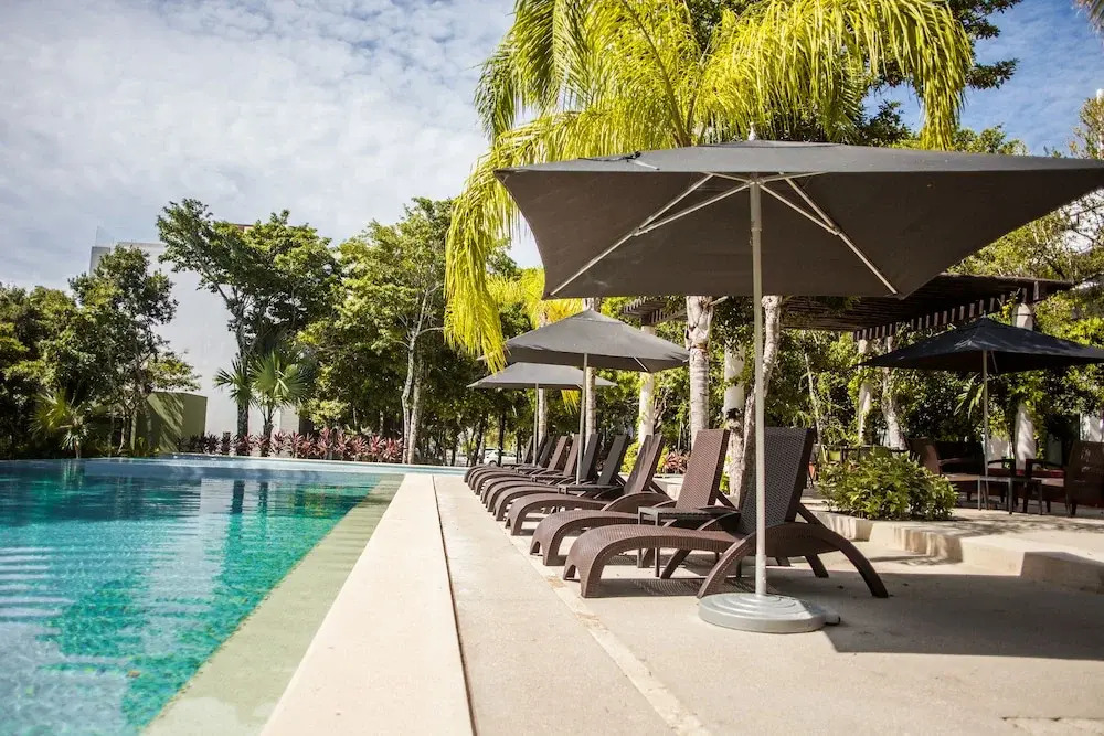 SIU M6 Second floor Condo by Gate48