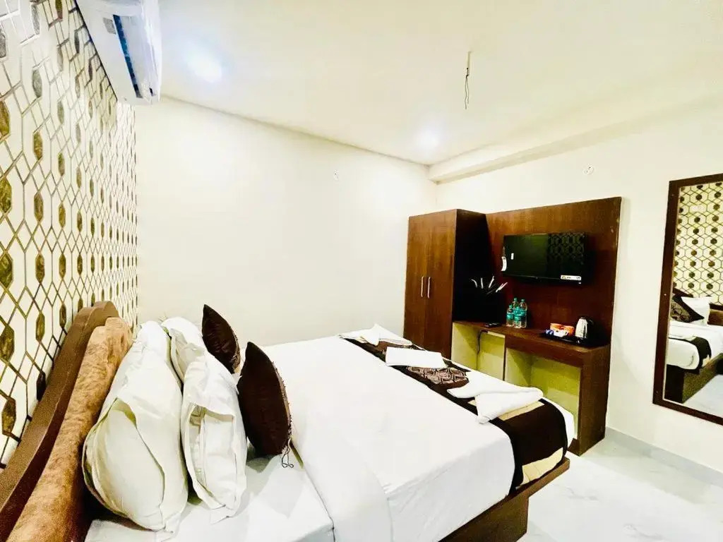Hotel Eagle Grand Airport Zone