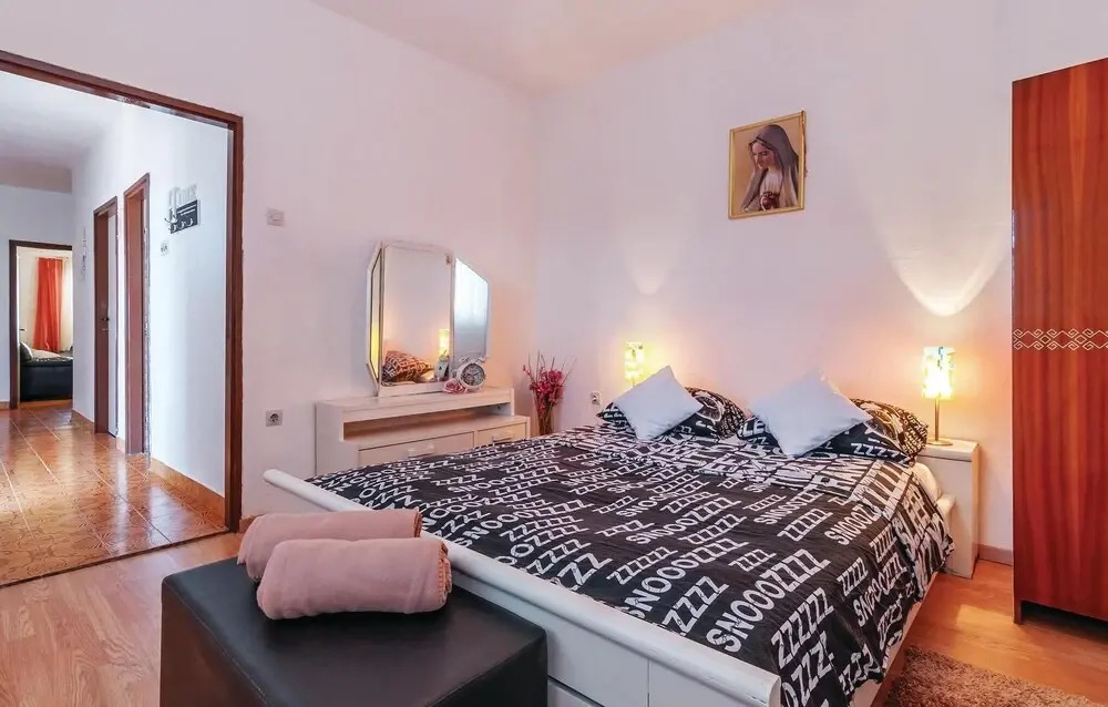 Stunning Home in Modric With 3 Bedrooms and Wifi