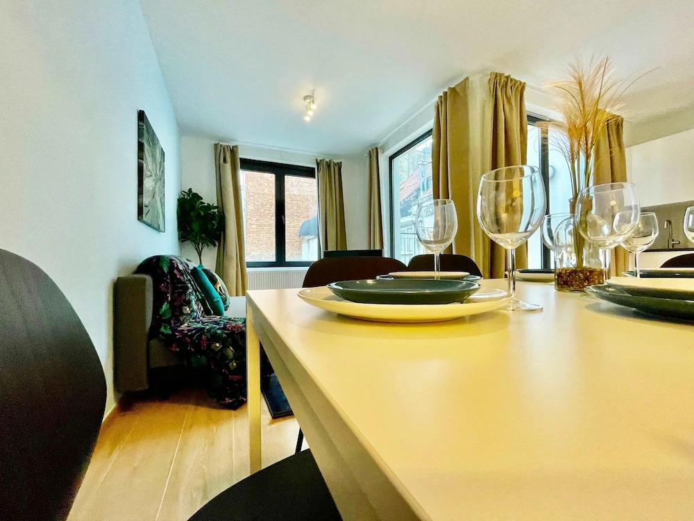 Luxury 2BR 1BA Near Fashion District by Oneluxstay