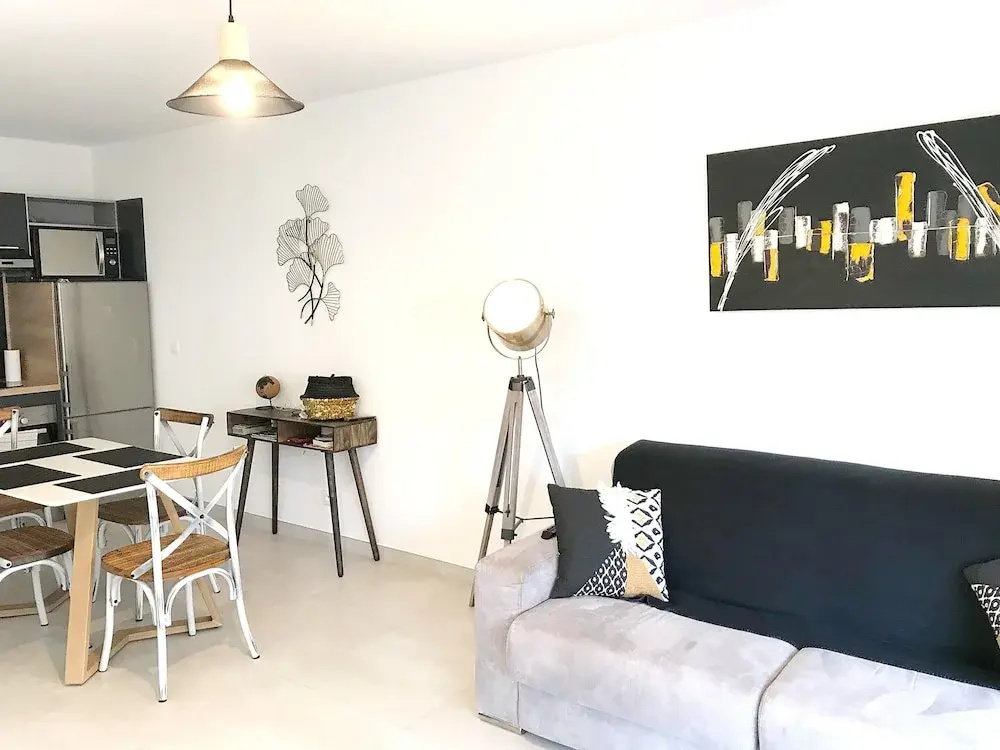 Apartment with One Bedroom in Antibes, with Wonderful City View, Furnished Terrace And Wifi - 550 M From the Beach