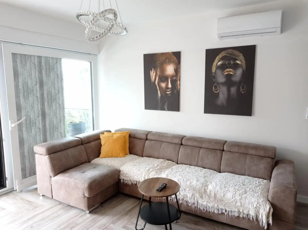 Villa S