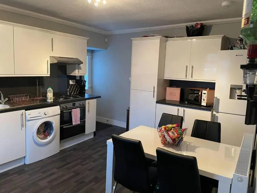 3 Bed Cottage -Sleeps 5-Pets-HotTub-Bar-Smoking