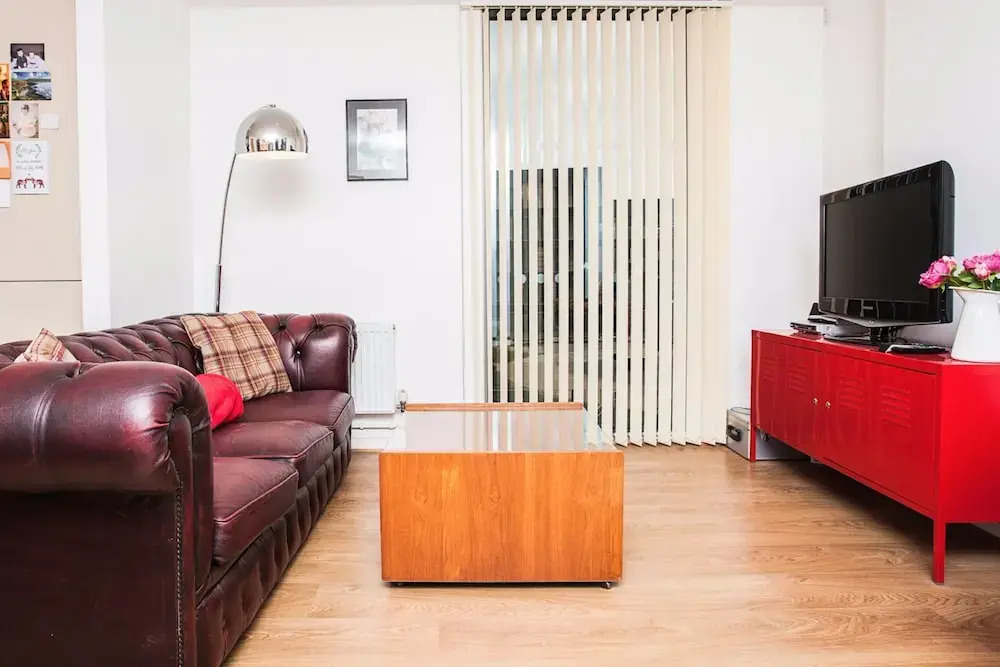 Lovely 1 Bedroom Apartment On the Canal