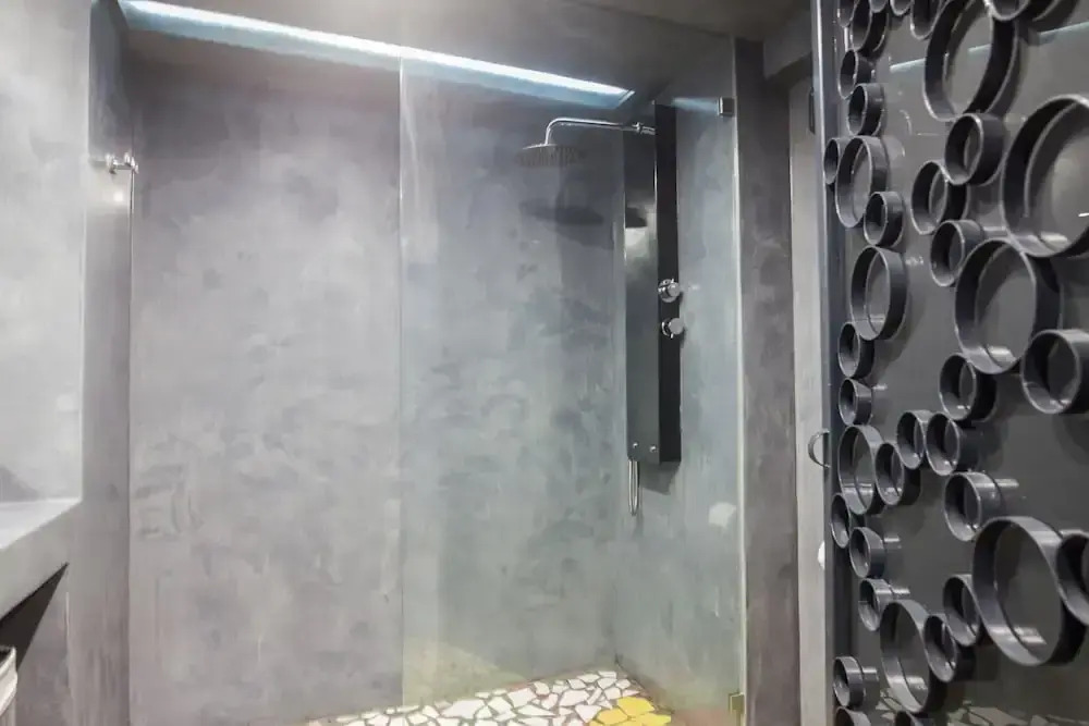 Modern Industrial Apt In Neos Kosmos