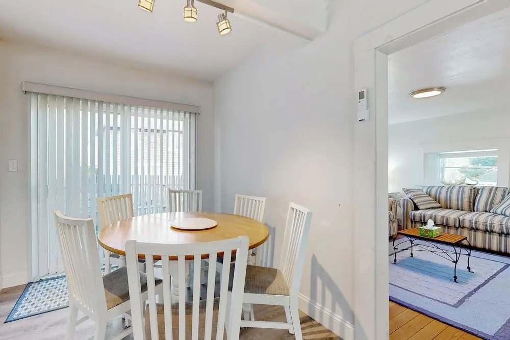 Charming 3BR Cottage Near the Beach w/ Deck