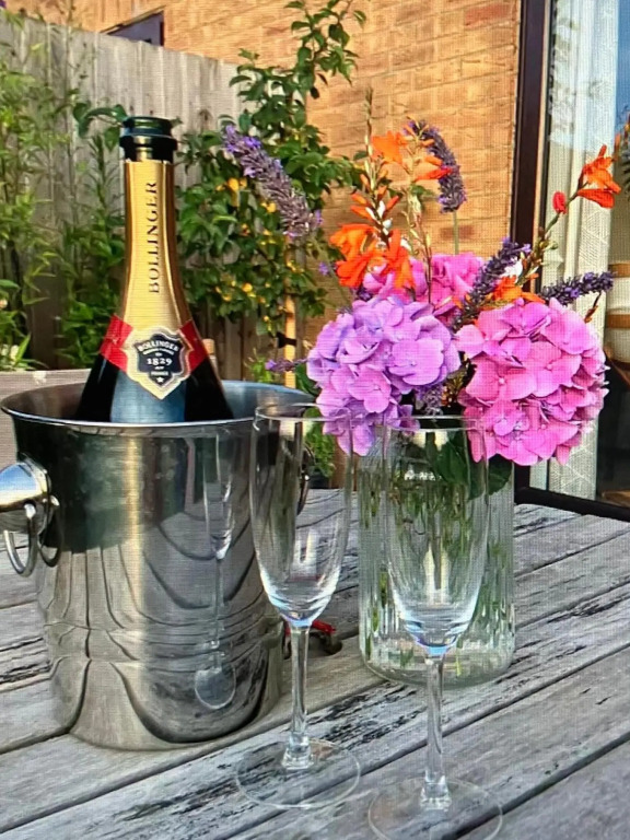 St Georges Snug - mins from Sea & Golf Course