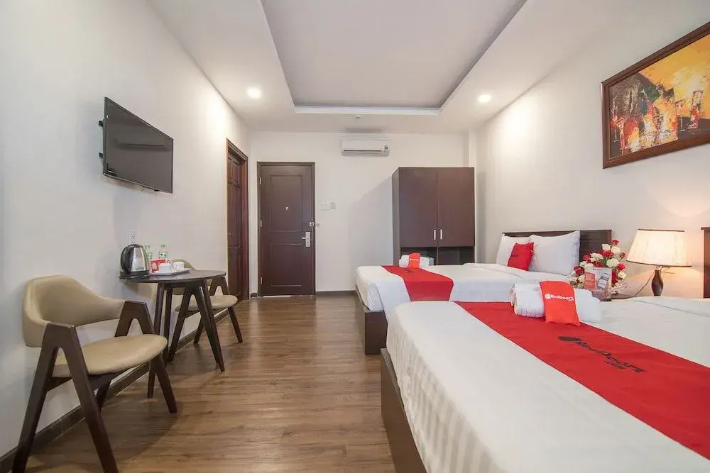 RedDoorz Premium near Bai Sau