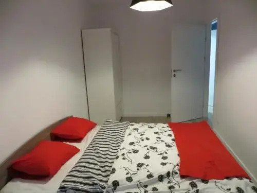Poznan Black Red apartment