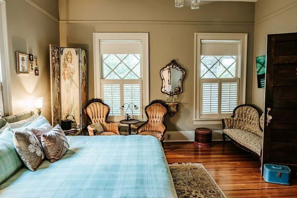 Heritage House Bed & Breakfast