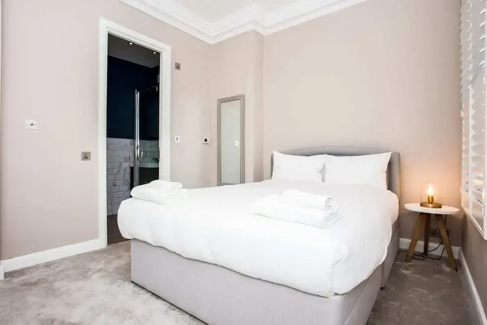 Bright, Vibrant 1 BD Apartment in Sth Hampstead